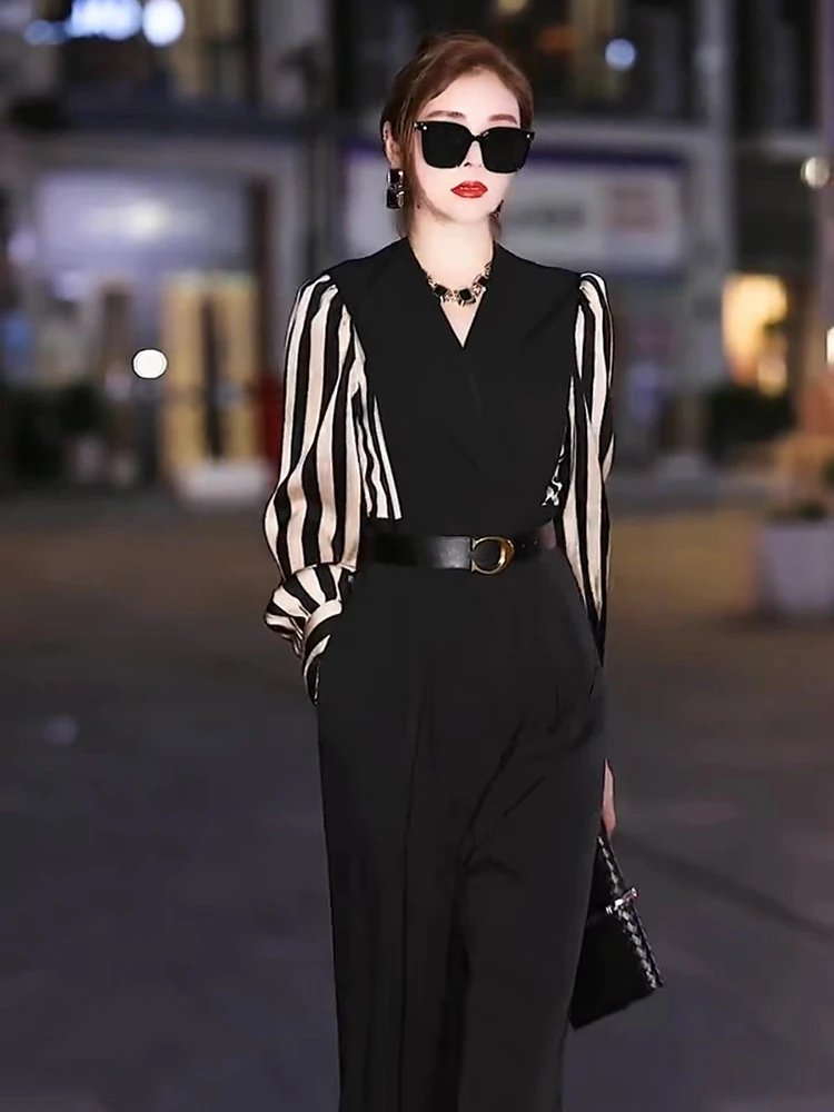 بذلة نسائية مخططة عالية الخصر 